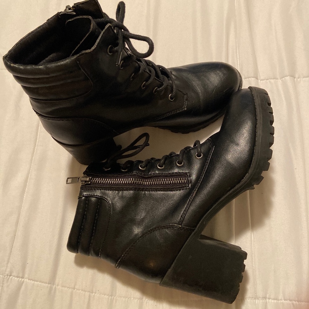 Lightly used- Brash Y2K- heeled black combat boot